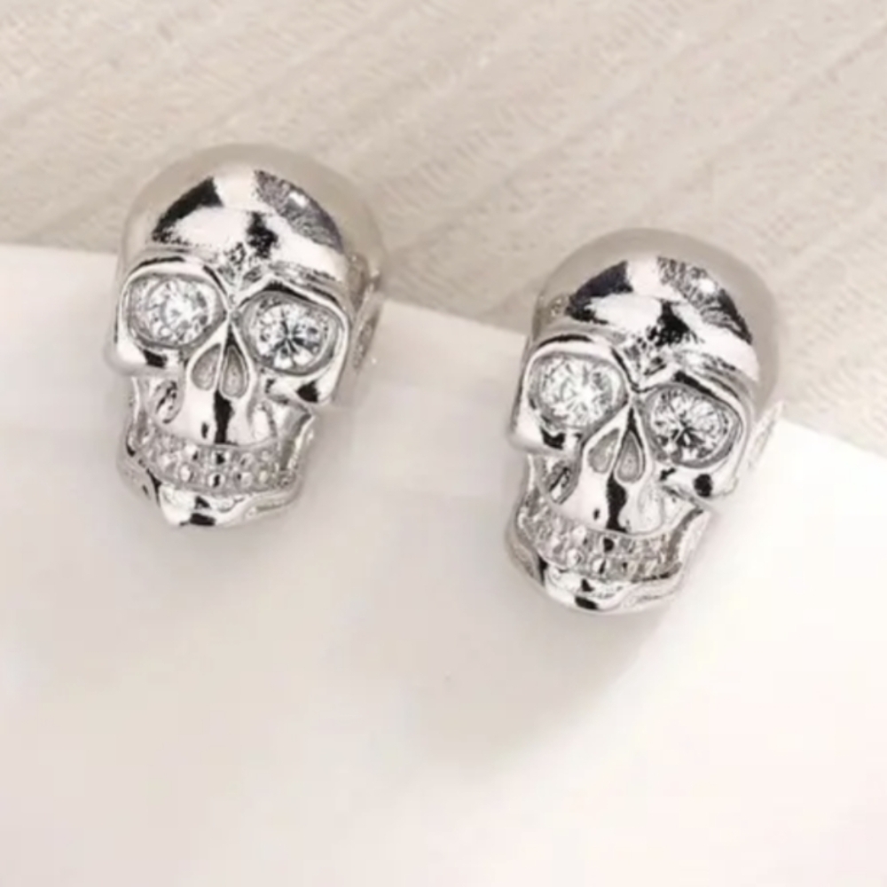 🎃 🖤 Earrings-Silvery Skull Head with Zircon Eyes